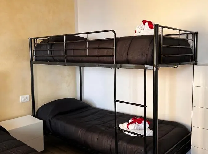 Sunset House アパート